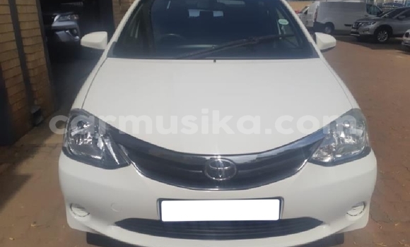 Nunua Ilio tumika Toyota Etios Nyeupe Gari ndani ya Beitbridge nchini Matabeleland Kusini
