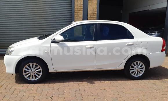 Acheter Occasion Voiture Toyota Etios Blanc à Beitbridge, Matabeleland South Acheter Occasion Voiture Toyota Etios Blanc à Beitbridge, Matabeleland South