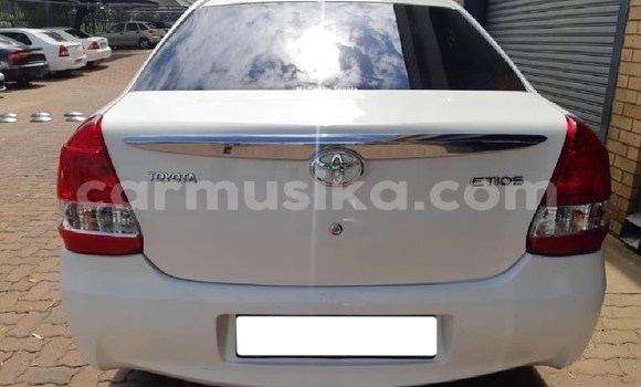 Acheter Occasion Voiture Toyota Etios Blanc à Beitbridge, Matabeleland South Acheter Occasion Voiture Toyota Etios Blanc à Beitbridge, Matabeleland South