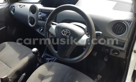 Acheter Occasion Voiture Toyota Etios Blanc à Beitbridge, Matabeleland South Acheter Occasion Voiture Toyota Etios Blanc à Beitbridge, Matabeleland South
