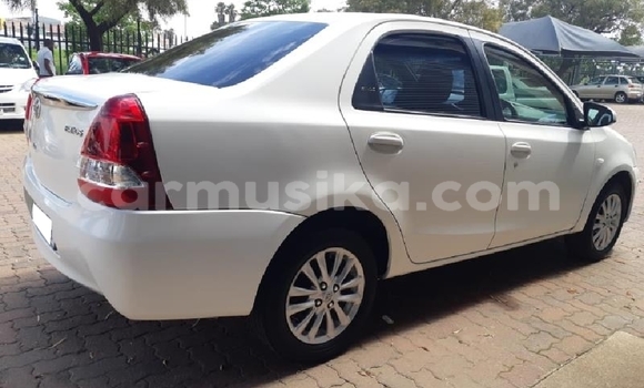 Acheter Occasion Voiture Toyota Etios Blanc à Beitbridge, Matabeleland South Acheter Occasion Voiture Toyota Etios Blanc à Beitbridge, Matabeleland South