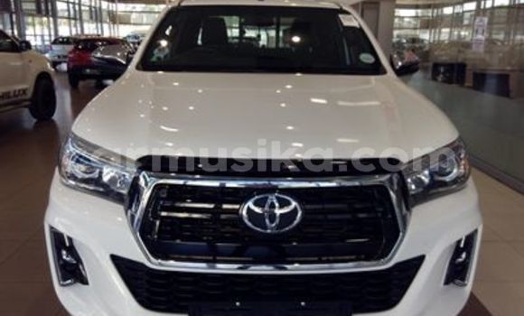 Tenga Tsaru Toyota Hilux Chena Mota in Beitbridge in Matabeleland South Tenga Tsaru Toyota Hilux Chena Mota in Beitbridge in Matabeleland South