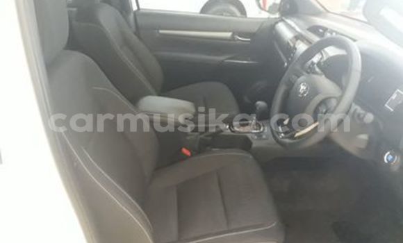 Tenga Tsaru Toyota Hilux Chena Mota in Beitbridge in Matabeleland South Tenga Tsaru Toyota Hilux Chena Mota in Beitbridge in Matabeleland South