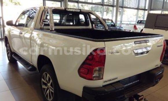 Tenga Tsaru Toyota Hilux Chena Mota in Beitbridge in Matabeleland South Tenga Tsaru Toyota Hilux Chena Mota in Beitbridge in Matabeleland South
