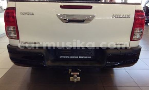 Tenga Tsaru Toyota Hilux Chena Mota in Beitbridge in Matabeleland South Tenga Tsaru Toyota Hilux Chena Mota in Beitbridge in Matabeleland South