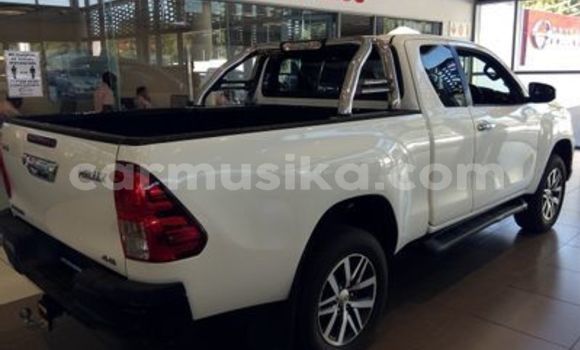 Tenga Tsaru Toyota Hilux Chena Mota in Beitbridge in Matabeleland South Tenga Tsaru Toyota Hilux Chena Mota in Beitbridge in Matabeleland South