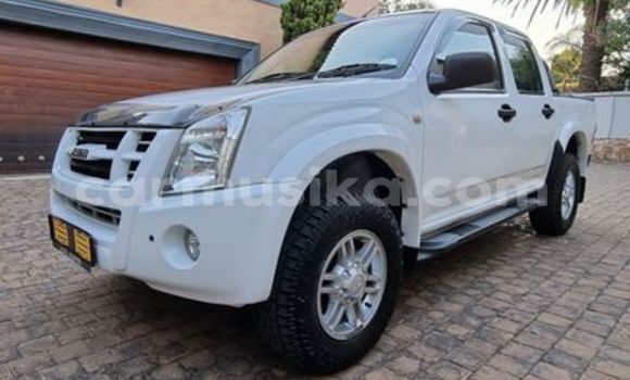 Tenga Tsaru Isuzu KB Chena Mota in Beitbridge in Matabeleland South