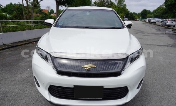 Acheter Occasion Voiture Toyota Harrier Blanc à Beitbridge, Matabeleland South Acheter Occasion Voiture Toyota Harrier Blanc à Beitbridge, Matabeleland South