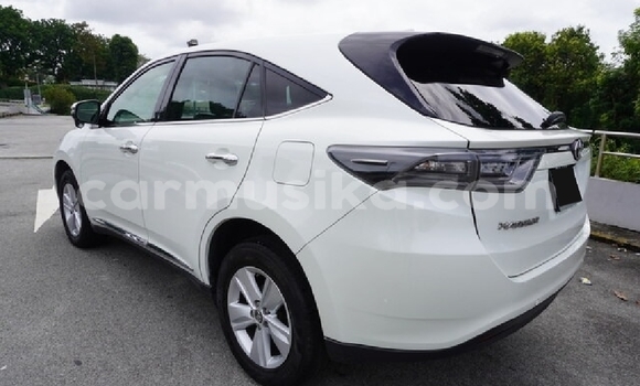 Acheter Occasion Voiture Toyota Harrier Blanc à Beitbridge, Matabeleland South Acheter Occasion Voiture Toyota Harrier Blanc à Beitbridge, Matabeleland South