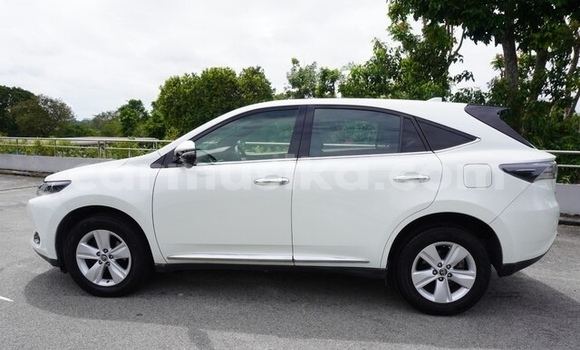 Acheter Occasion Voiture Toyota Harrier Blanc à Beitbridge, Matabeleland South Acheter Occasion Voiture Toyota Harrier Blanc à Beitbridge, Matabeleland South