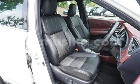 Acheter Occasion Voiture Toyota Harrier Blanc à Beitbridge, Matabeleland South Acheter Occasion Voiture Toyota Harrier Blanc à Beitbridge, Matabeleland South