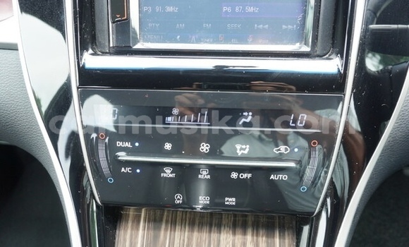 Acheter Occasion Voiture Toyota Harrier Blanc à Beitbridge, Matabeleland South Acheter Occasion Voiture Toyota Harrier Blanc à Beitbridge, Matabeleland South