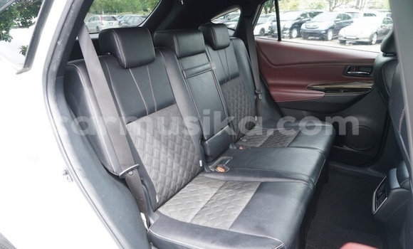 Acheter Occasion Voiture Toyota Harrier Blanc à Beitbridge, Matabeleland South Acheter Occasion Voiture Toyota Harrier Blanc à Beitbridge, Matabeleland South