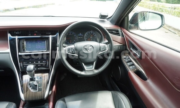 Acheter Occasion Voiture Toyota Harrier Blanc à Beitbridge, Matabeleland South Acheter Occasion Voiture Toyota Harrier Blanc à Beitbridge, Matabeleland South