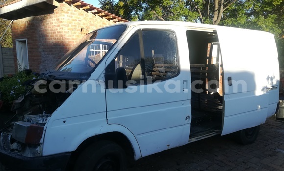 Nunua Ilio tumika Ford Tourneo Custom Nyeupe Gari ndani ya Bulawayo nchini Bulawayo