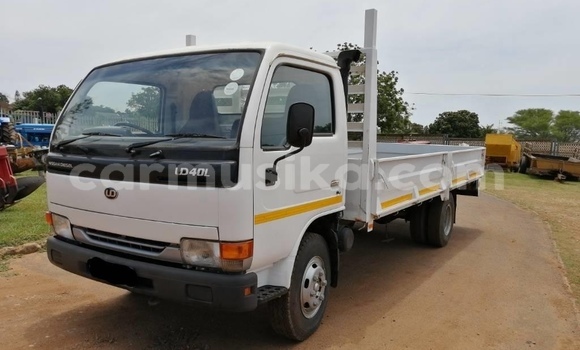 Buy Used Nissan Urvan White Car in Beitbridge in Matabeleland South