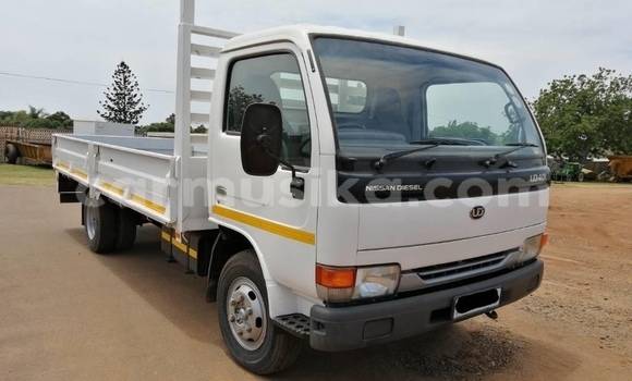 Acheter Occasion Voiture Nissan Urvan Blanc à Beitbridge, Matabeleland South Acheter Occasion Voiture Nissan Urvan Blanc à Beitbridge, Matabeleland South