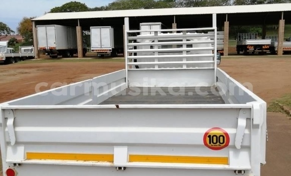 Acheter Occasion Voiture Nissan Urvan Blanc à Beitbridge, Matabeleland South Acheter Occasion Voiture Nissan Urvan Blanc à Beitbridge, Matabeleland South