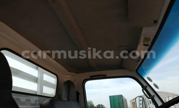 Acheter Occasion Voiture Nissan Urvan Blanc à Beitbridge, Matabeleland South Acheter Occasion Voiture Nissan Urvan Blanc à Beitbridge, Matabeleland South