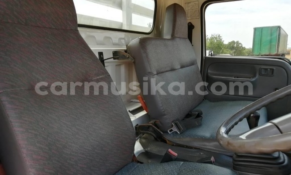 Acheter Occasion Voiture Nissan Urvan Blanc à Beitbridge, Matabeleland South Acheter Occasion Voiture Nissan Urvan Blanc à Beitbridge, Matabeleland South