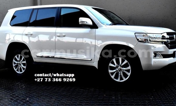 Nunua Ilio tumika Toyota Land Cruiser Nyeupe Gari ndani ya Beitbridge nchini Matabeleland Kusini