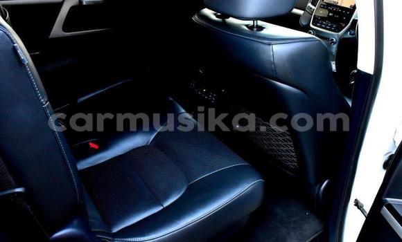 Acheter Occasion Voiture Toyota Land Cruiser Blanc à Beitbridge, Matabeleland South Acheter Occasion Voiture Toyota Land Cruiser Blanc à Beitbridge, Matabeleland South