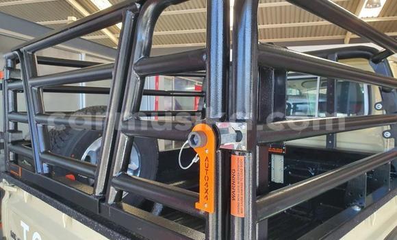 Buy Used Toyota Land Cruiser Silver Car in Beitbridge in Matabeleland South Buy Used Toyota Land Cruiser Silver Car in Beitbridge in Matabeleland South