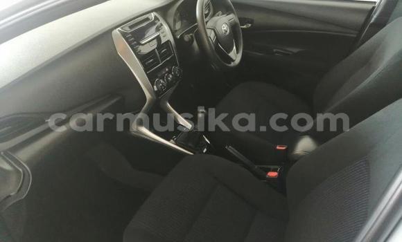 Acheter Occasion Voiture Toyota Yaris Gris à Beitbridge, Matabeleland South Acheter Occasion Voiture Toyota Yaris Gris à Beitbridge, Matabeleland South