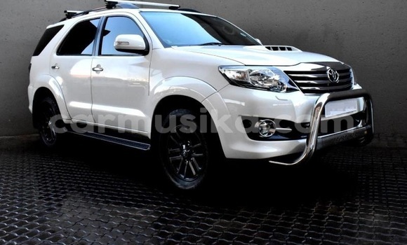 Tenga Tsaru Toyota Fortuner Zvimwe Mota in Beitbridge in Matabeleland South Tenga Tsaru Toyota Fortuner Zvimwe Mota in Beitbridge in Matabeleland South