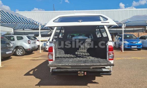 Acheter Occasion Voiture Toyota Hilux Blanc à Beitbridge, Matabeleland South Acheter Occasion Voiture Toyota Hilux Blanc à Beitbridge, Matabeleland South