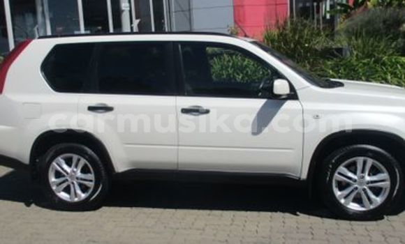 Acheter Occasion Voiture Nissan X–Trail Blanc à Beitbridge, Matabeleland South Acheter Occasion Voiture Nissan X–Trail Blanc à Beitbridge, Matabeleland South