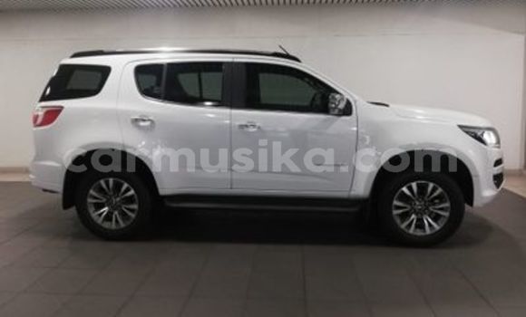 Acheter Occasion Voiture Chevrolet TrailBlazer Blanc à Beitbridge, Matabeleland South Acheter Occasion Voiture Chevrolet TrailBlazer Blanc à Beitbridge, Matabeleland South
