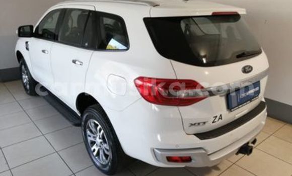 Acheter Occasion Voiture Ford Everest Blanc à Beitbridge, Matabeleland South Acheter Occasion Voiture Ford Everest Blanc à Beitbridge, Matabeleland South