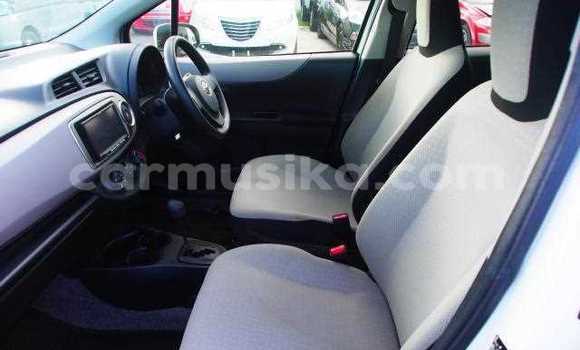 Nunua Ilio tumika Toyota Vitz Nyeupe Gari ndani ya Beitbridge nchini Matabeleland Kusini Nunua Ilio tumika Toyota Vitz Nyeupe Gari ndani ya Beitbridge nchini Matabeleland Kusini