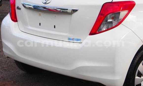 Nunua Ilio tumika Toyota Vitz Nyeupe Gari ndani ya Beitbridge nchini Matabeleland Kusini Nunua Ilio tumika Toyota Vitz Nyeupe Gari ndani ya Beitbridge nchini Matabeleland Kusini