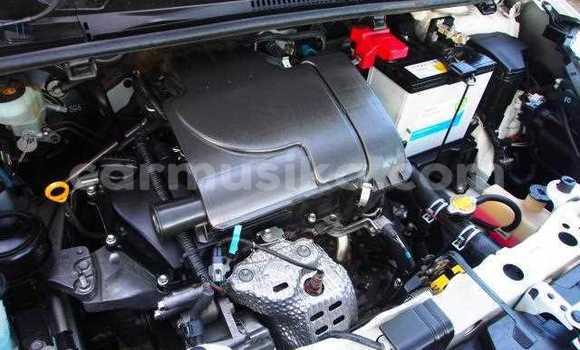 Nunua Ilio tumika Toyota Vitz Nyeupe Gari ndani ya Beitbridge nchini Matabeleland Kusini Nunua Ilio tumika Toyota Vitz Nyeupe Gari ndani ya Beitbridge nchini Matabeleland Kusini