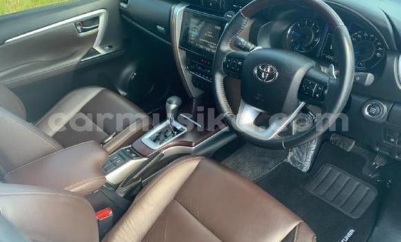 Nunua Ilio tumika Toyota Fortuner Nyeupe Gari ndani ya Beitbridge nchini Matabeleland Kusini Nunua Ilio tumika Toyota Fortuner Nyeupe Gari ndani ya Beitbridge nchini Matabeleland Kusini