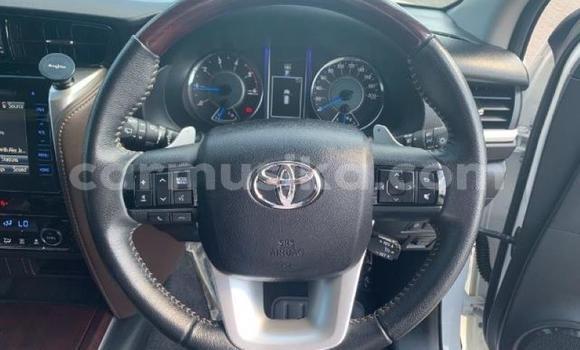 Nunua Ilio tumika Toyota Fortuner Nyeupe Gari ndani ya Beitbridge nchini Matabeleland Kusini Nunua Ilio tumika Toyota Fortuner Nyeupe Gari ndani ya Beitbridge nchini Matabeleland Kusini