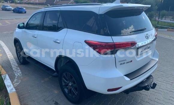 Nunua Ilio tumika Toyota Fortuner Nyeupe Gari ndani ya Beitbridge nchini Matabeleland Kusini Nunua Ilio tumika Toyota Fortuner Nyeupe Gari ndani ya Beitbridge nchini Matabeleland Kusini