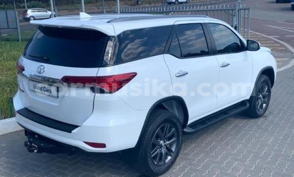 Nunua Ilio tumika Toyota Fortuner Nyeupe Gari ndani ya Beitbridge nchini Matabeleland Kusini Nunua Ilio tumika Toyota Fortuner Nyeupe Gari ndani ya Beitbridge nchini Matabeleland Kusini