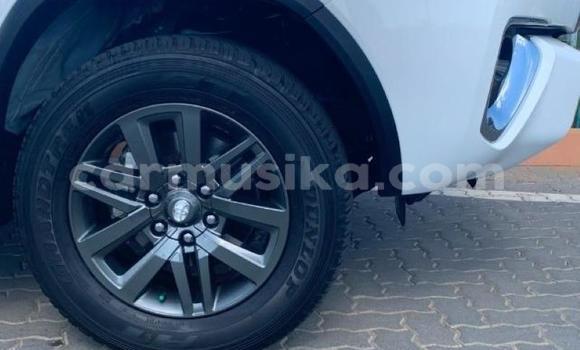 Nunua Ilio tumika Toyota Fortuner Nyeupe Gari ndani ya Beitbridge nchini Matabeleland Kusini Nunua Ilio tumika Toyota Fortuner Nyeupe Gari ndani ya Beitbridge nchini Matabeleland Kusini