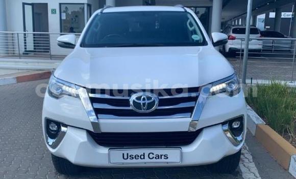 Nunua Ilio tumika Toyota Fortuner Nyeupe Gari ndani ya Beitbridge nchini Matabeleland Kusini Nunua Ilio tumika Toyota Fortuner Nyeupe Gari ndani ya Beitbridge nchini Matabeleland Kusini