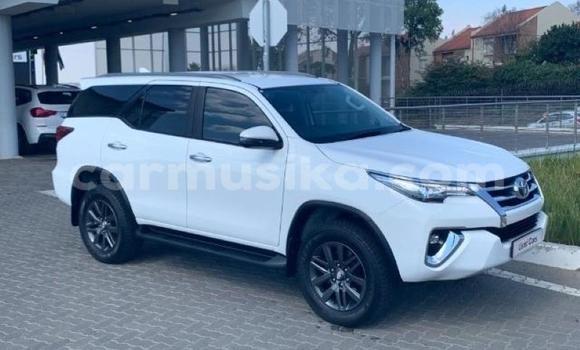 Nunua Ilio tumika Toyota Fortuner Nyeupe Gari ndani ya Beitbridge nchini Matabeleland Kusini Nunua Ilio tumika Toyota Fortuner Nyeupe Gari ndani ya Beitbridge nchini Matabeleland Kusini