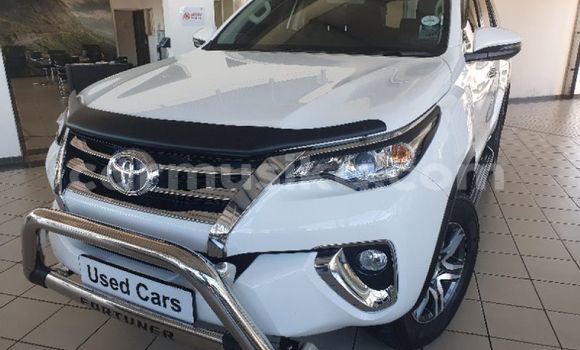 Acheter Occasion Voiture Toyota Fortuner Blanc à Beitbridge, Matabeleland South Acheter Occasion Voiture Toyota Fortuner Blanc à Beitbridge, Matabeleland South