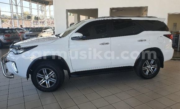 Acheter Occasion Voiture Toyota Fortuner Blanc à Beitbridge, Matabeleland South Acheter Occasion Voiture Toyota Fortuner Blanc à Beitbridge, Matabeleland South