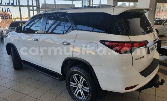 Acheter Occasion Voiture Toyota Fortuner Blanc à Beitbridge, Matabeleland South Acheter Occasion Voiture Toyota Fortuner Blanc à Beitbridge, Matabeleland South