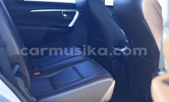 Acheter Occasion Voiture Toyota Fortuner Gris à Beitbridge, Matabeleland South Acheter Occasion Voiture Toyota Fortuner Gris à Beitbridge, Matabeleland South