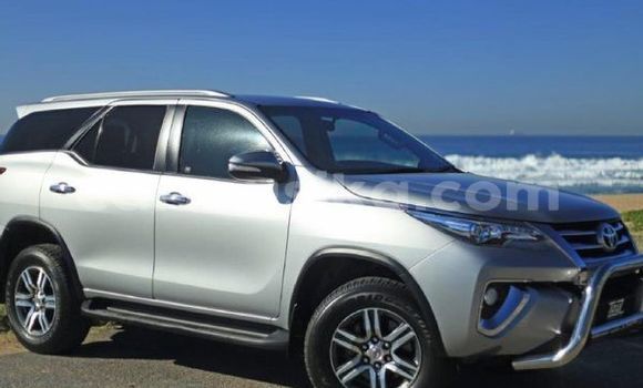 Acheter Occasion Voiture Toyota Fortuner Gris à Beitbridge, Matabeleland South Acheter Occasion Voiture Toyota Fortuner Gris à Beitbridge, Matabeleland South