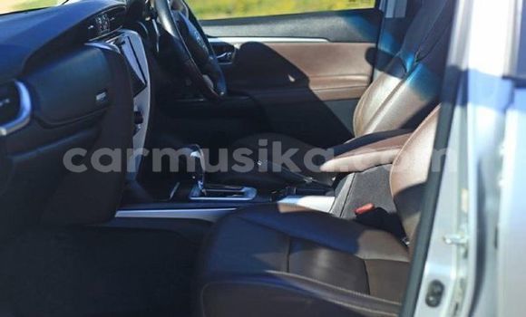 Acheter Occasion Voiture Toyota Fortuner Gris à Beitbridge, Matabeleland South Acheter Occasion Voiture Toyota Fortuner Gris à Beitbridge, Matabeleland South