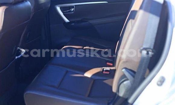 Acheter Occasion Voiture Toyota Fortuner Gris à Beitbridge, Matabeleland South Acheter Occasion Voiture Toyota Fortuner Gris à Beitbridge, Matabeleland South